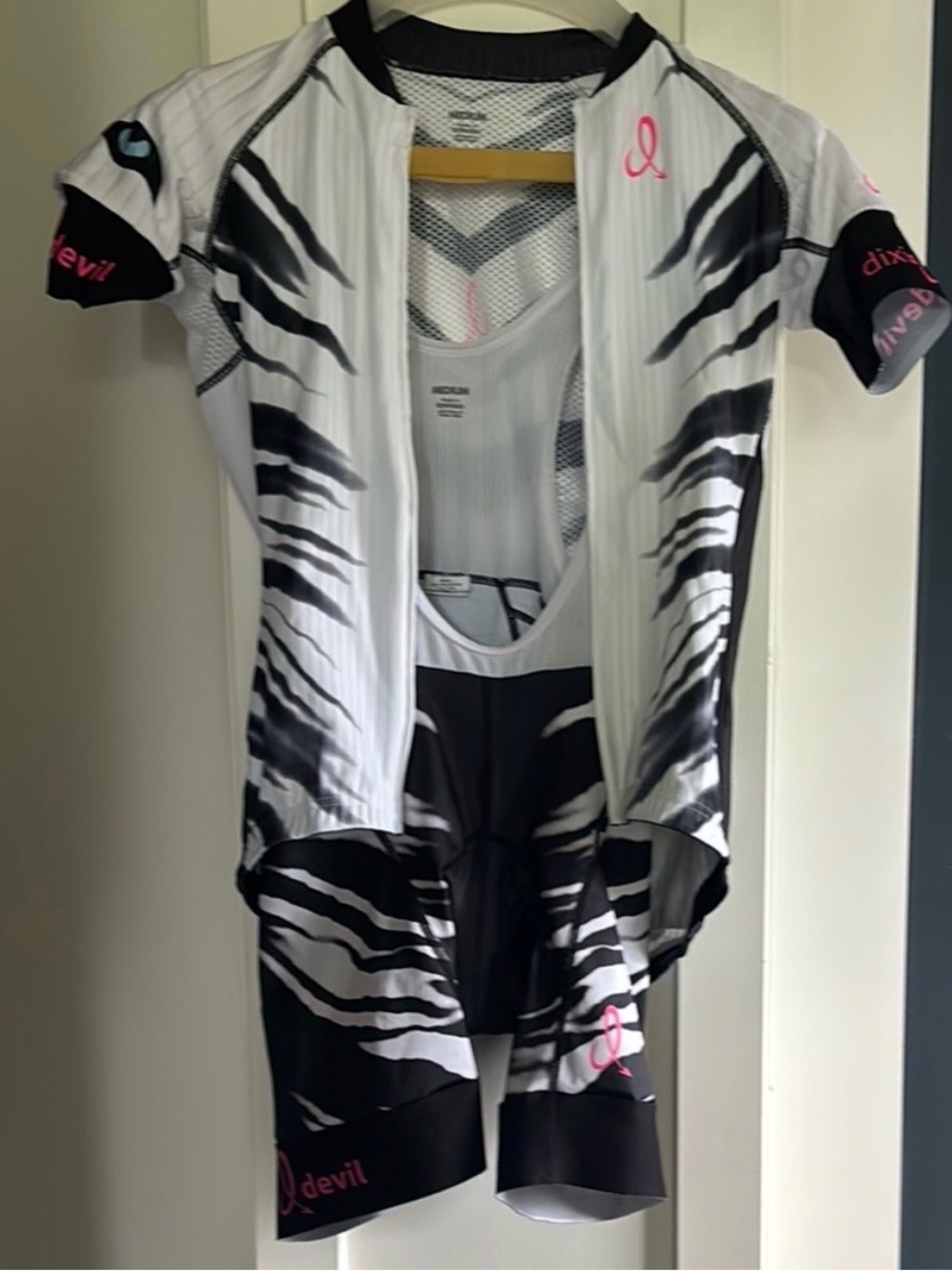 White Tiger - M- Women's Cycling kit - bib & full zip jersey